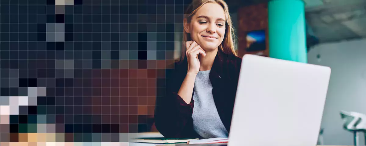 Frau mit Laptop