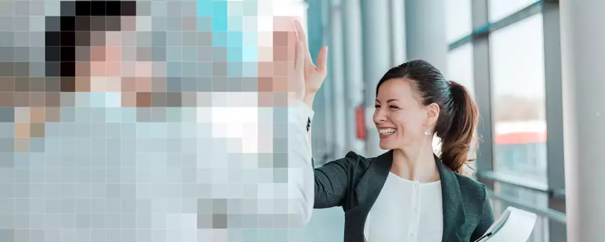 Kollegen geben High-Five